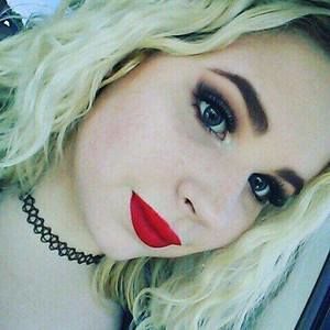 Meet your Posher, Chloe